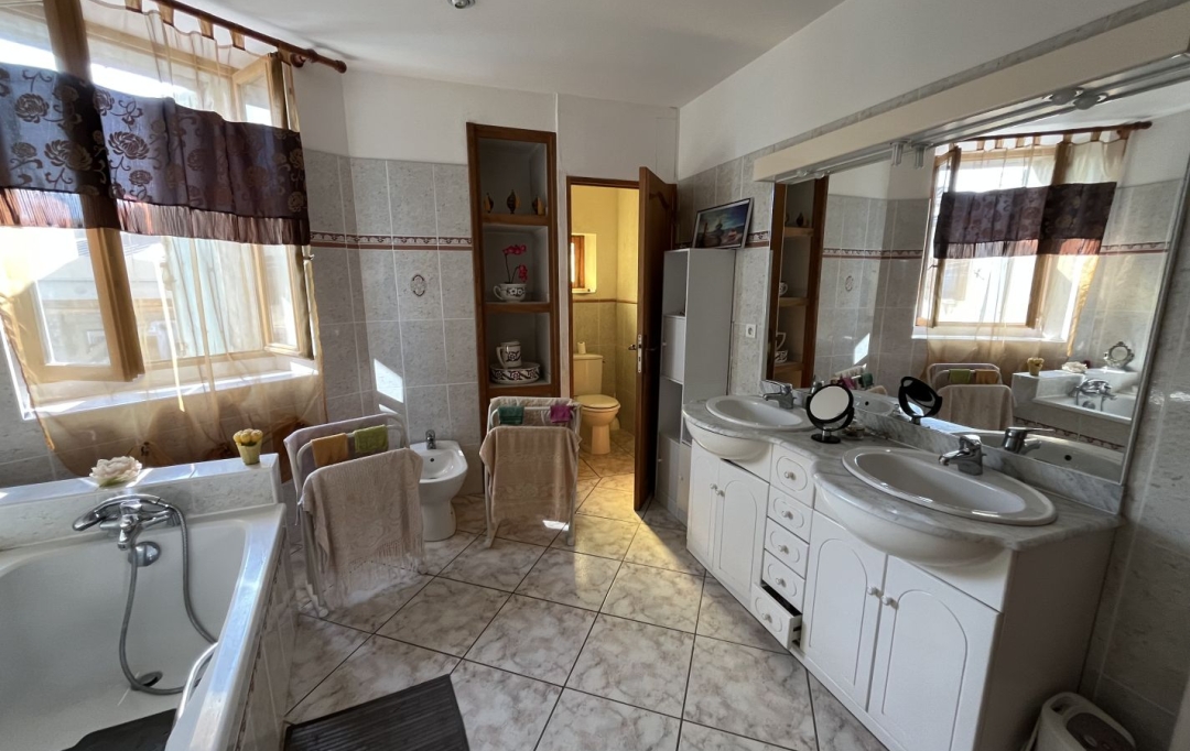 11-34 IMMOBILIER : House | OLONZAC (34210) | 240 m2 | 269 000 € 
